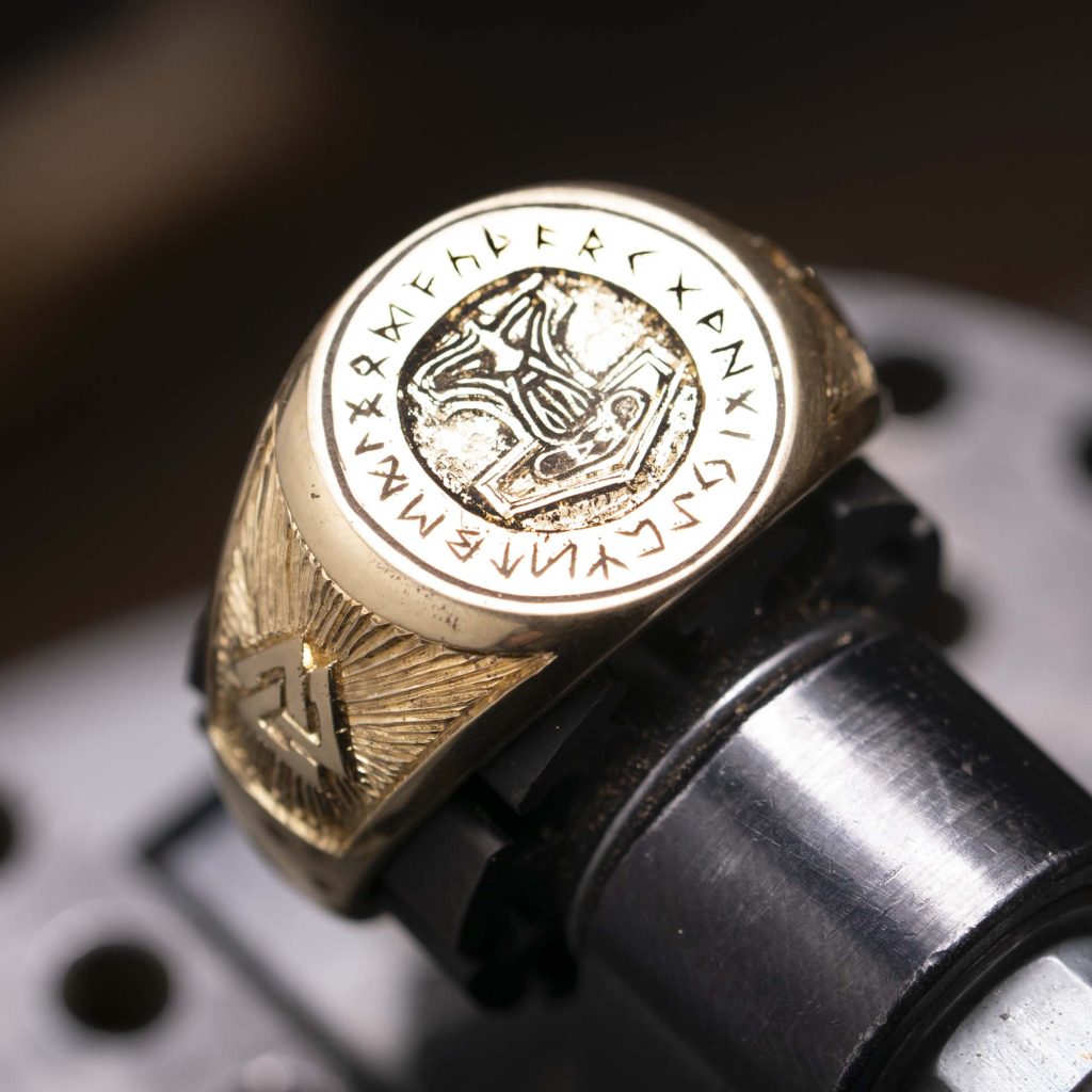 anello oro sigillo monogramma stemma fatto a mano gioielli uomo donna giambertone artgiano orafo