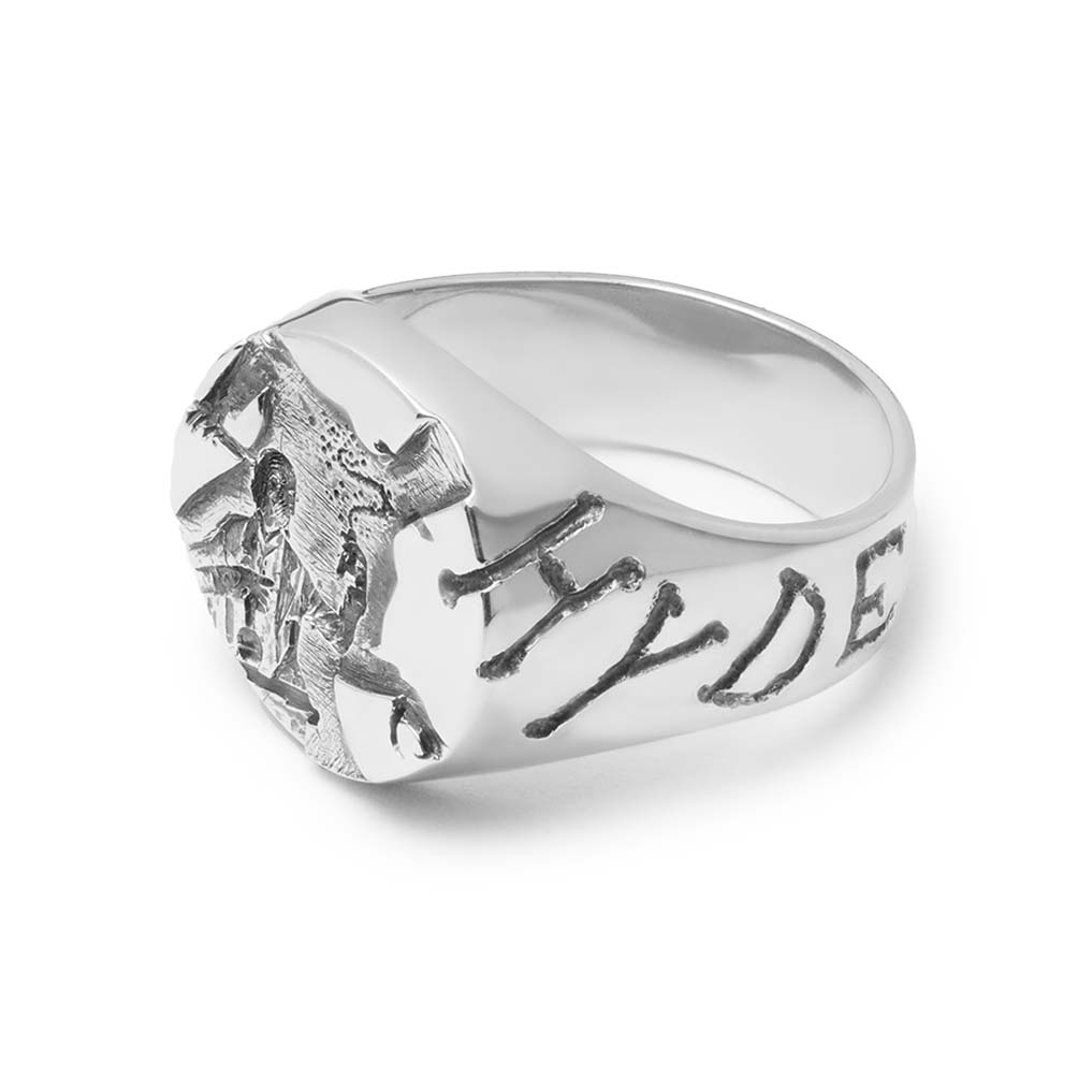 Anello sigillo incisioni artistiche romanzo storia gioilleria unica gimabertone artigiano orafo